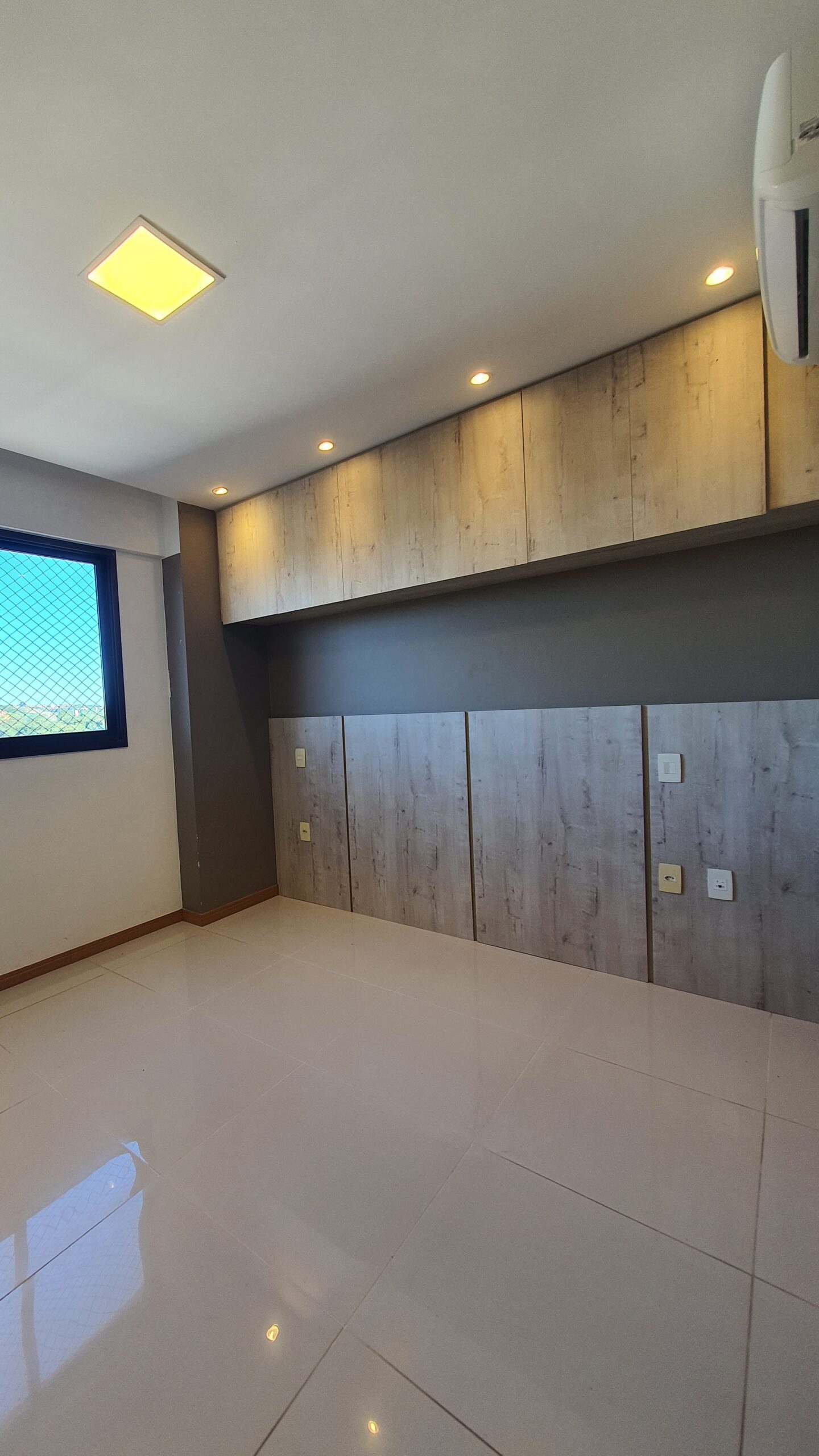 04. SUITE