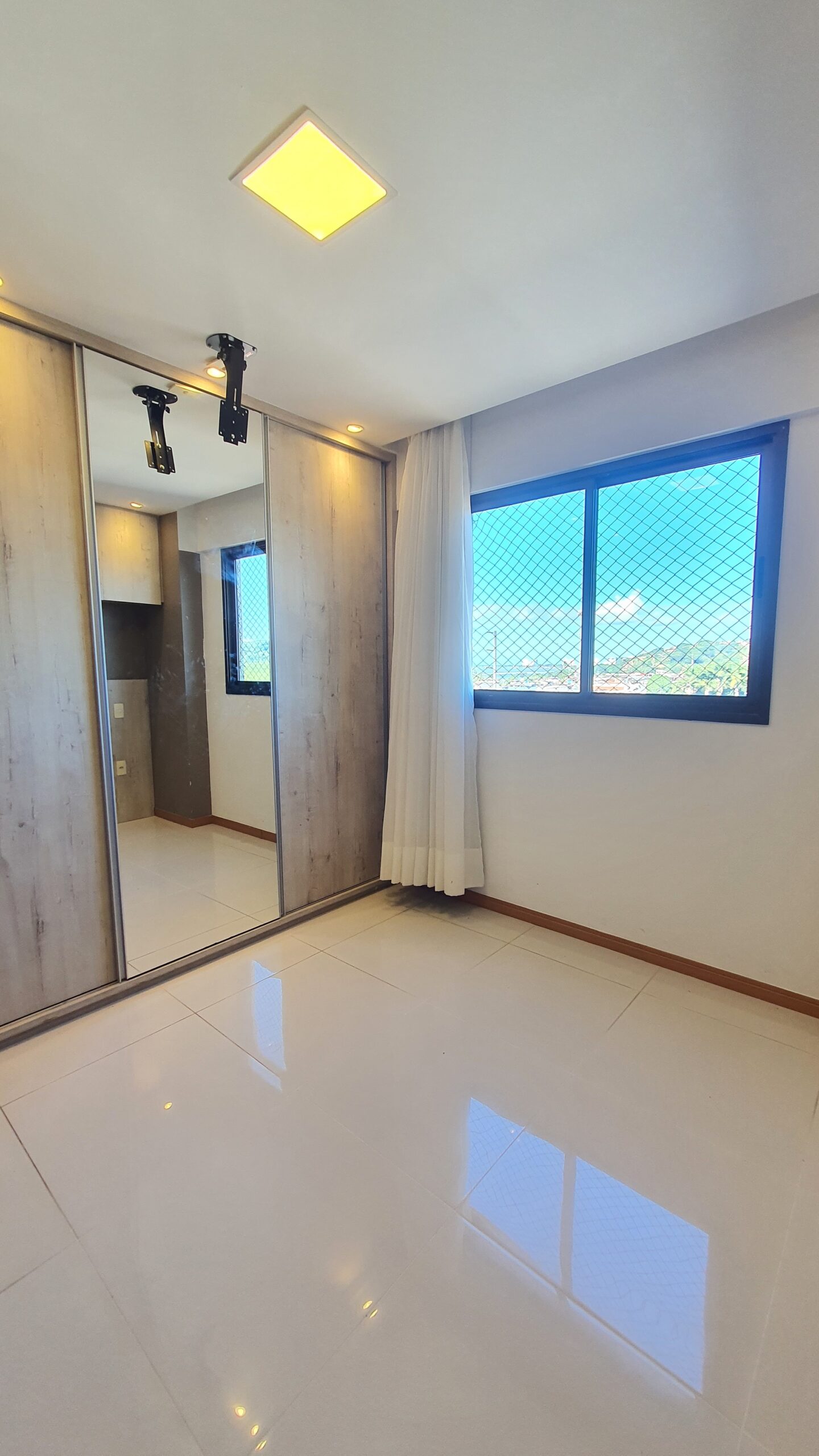 05. SUITE